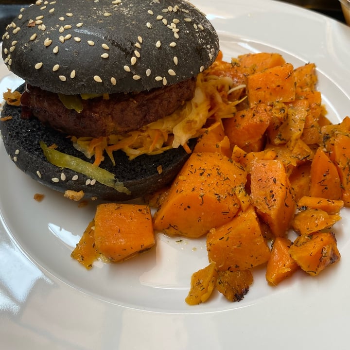 review photo of Mensa UZH Irchel Green Mountain burger shared by @mariantoniietta on 30 Apr 2022 - review
