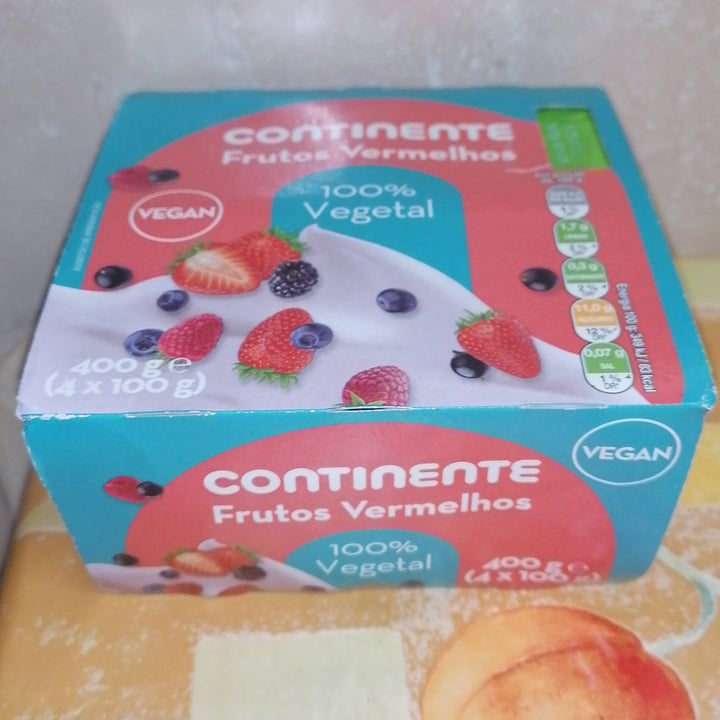 photo of Continente Iogurte vegetal de frutos vermelhos shared by @gabrielasilva on  29 Jan 2022 - review