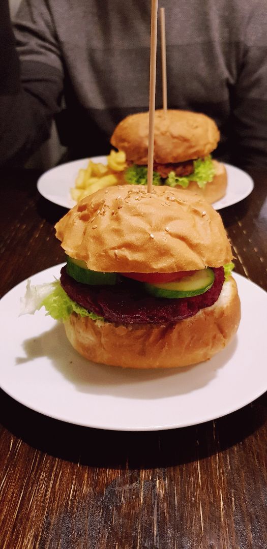 photo of Kozmosz Vegán Étterem Beetroot Burger shared by @boldizsarjenifer on  28 Dec 2019 - review