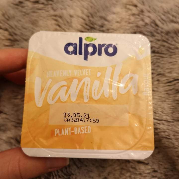 photo of Alpro Postre de vainilla cremosidad sublime shared by @blossomcotton on  25 Oct 2020 - review