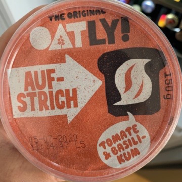 photo of Oatly Aufstrich Tomate & Basilikum (Tomato & Basil Spread) shared by @simonesmouton on  01 May 2020 - review