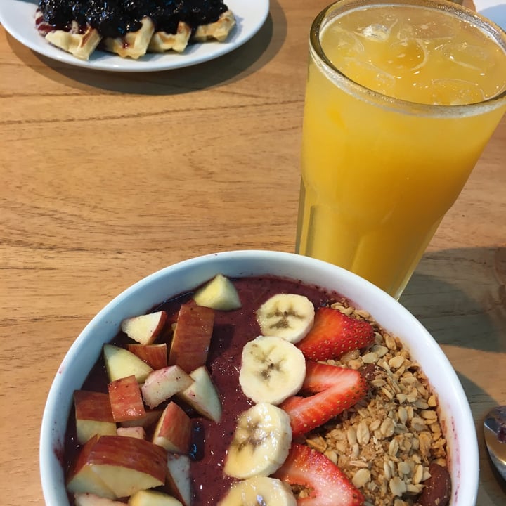 photo of Blondies Bakery Cafe Smoothie Bowl shared by @camiivegan on  11 Apr 2021 - review