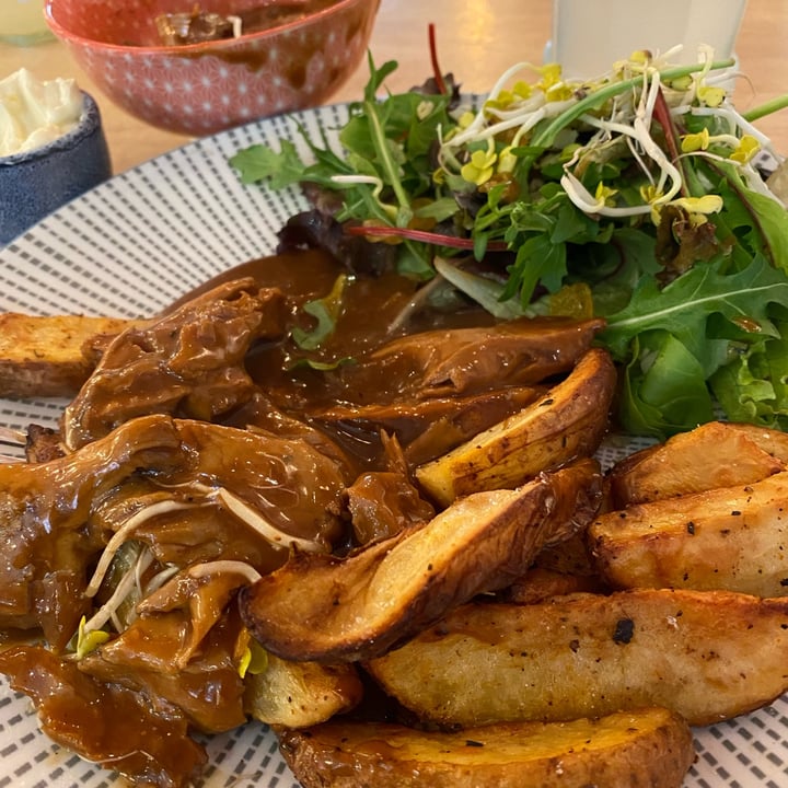 photo of Greenway Foods Vegan “flemish stew” (stoofvlees) shared by @lindagr on  02 Nov 2021 - review