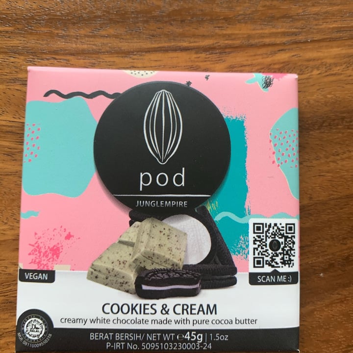 photo of Pod Chocolate Cookies & Cream White Chocolate shared by @giveafudge2day on  24 May 2020 - review