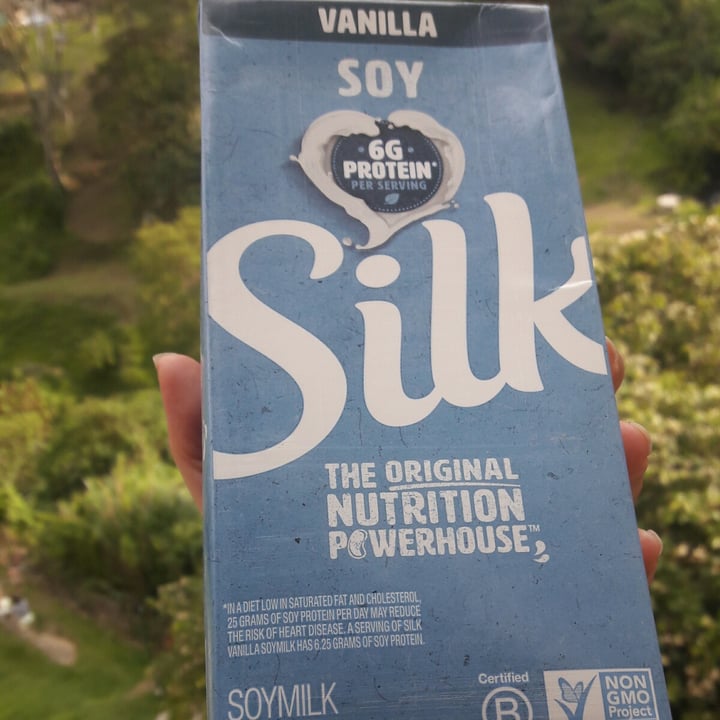 photo of Silk Silk Vanilla Soymilk shared by @veganizandomed on  26 Apr 2021 - review
