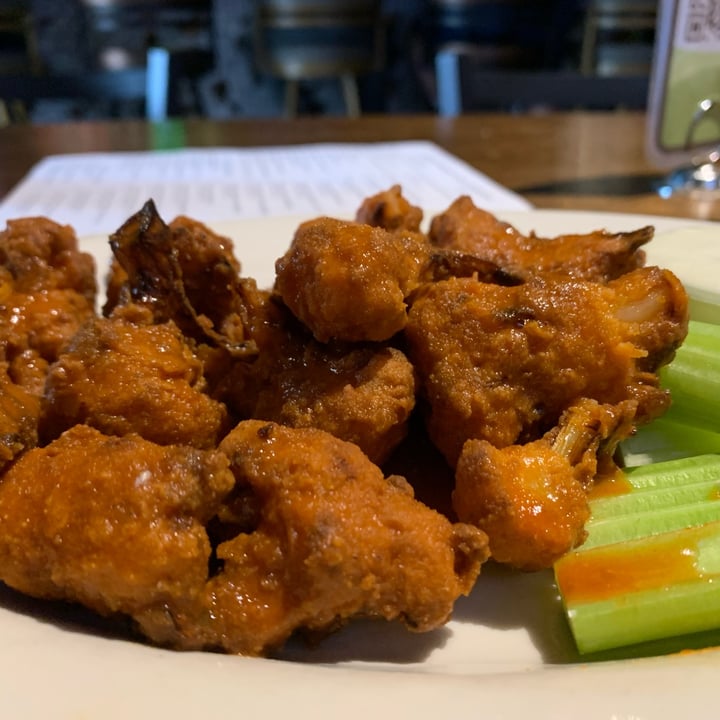 photo of Union Publick House Veggie fried cauliflower wings (mild) shared by @veggie5 on  23 Apr 2022 - review
