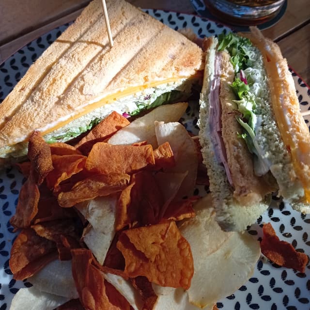 Photo of the dish “Sandwich XL mixto”
