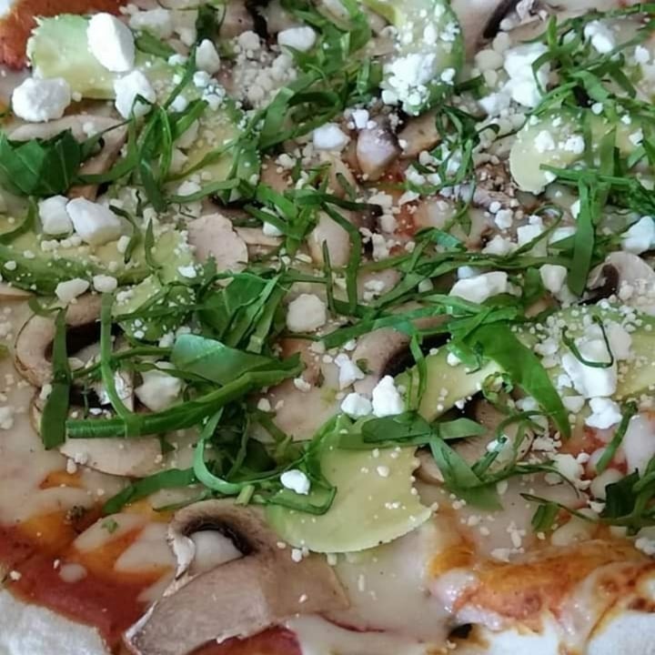 photo of Horno 320 Pizza vegetariana shared by @karlaroag on  21 May 2020 - review