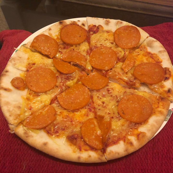 photo of Morrisons Vegan Meat Free Pepperoni Pizza shared by @hollierebeccsx on  11 Jan 2021 - review