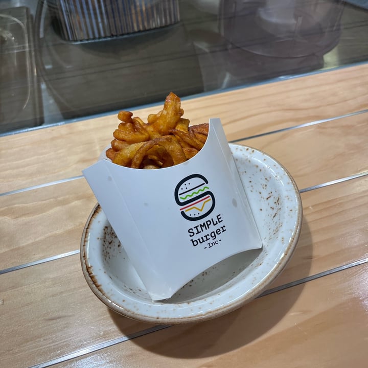 photo of SIMPLEburger Inc. @ JEM Curly Fries shared by @flexivegan on  25 Mar 2022 - review