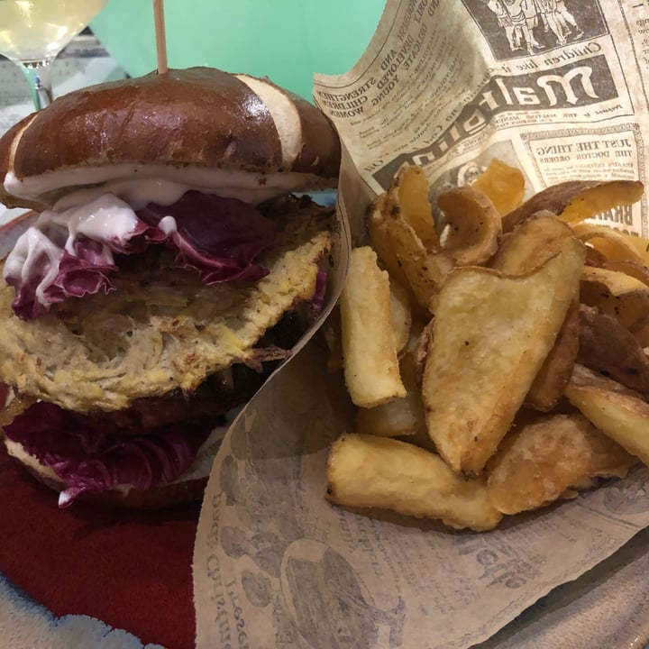 photo of b+ Street Kitchen Impossible Burgher shared by @lunaoliveti on  22 Apr 2022 - review