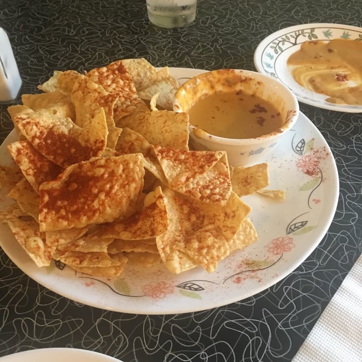 photo of Spiral Diner & Bakery Chips & Nacho cheese shared by @enfinprintemps on  30 Apr 2020 - review