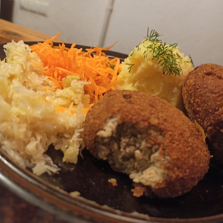 photo of NO BONES Vegan Food POLISH STYLE MINCED CUTLETS shared by @luciafdezrios on  19 Mar 2022 - review