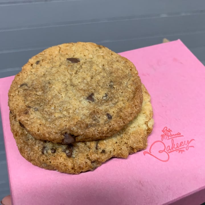 photo of Erin McKenna's Bakery LA Chocolate Chip Cookie shared by @celinaserenity on  28 Jul 2021 - review