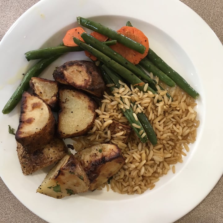 photo of Worcester Dining Commons Potatoes, beans and rice shared by @avocadoluv on  03 Mar 2019 - review
