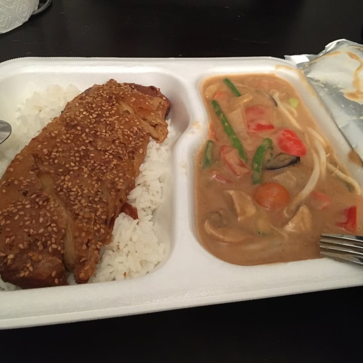 photo of Vegan Express Reis mit gebratener Ente und Erdnusssoße shared by @marioso on  30 Apr 2021 - review