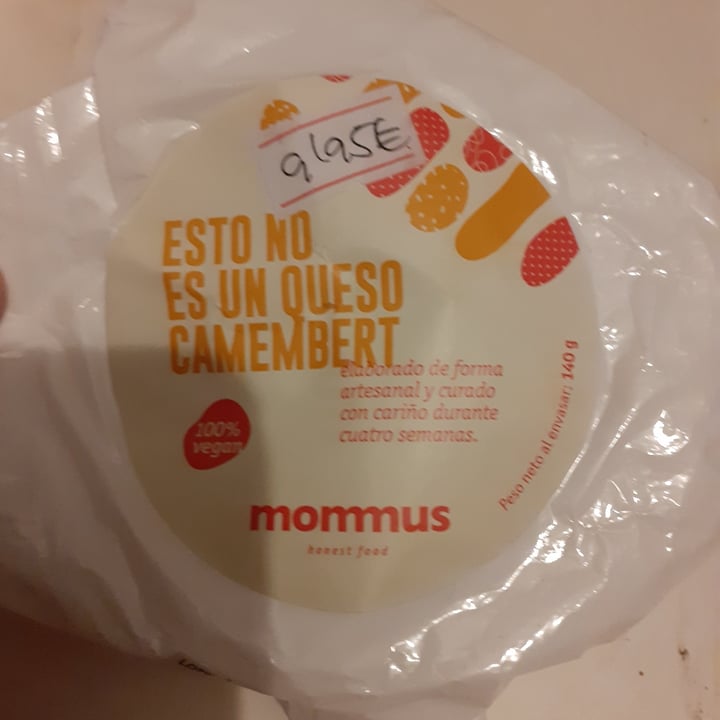 photo of Mommus Esto no es un queso camembert shared by @pirita8 on  05 Oct 2022 - review