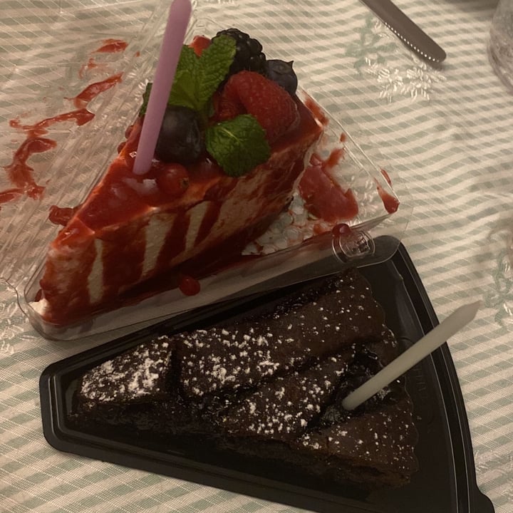 photo of Romeow Cat Bistrot White Cake shared by @valesau1980 on  16 Jan 2022 - review