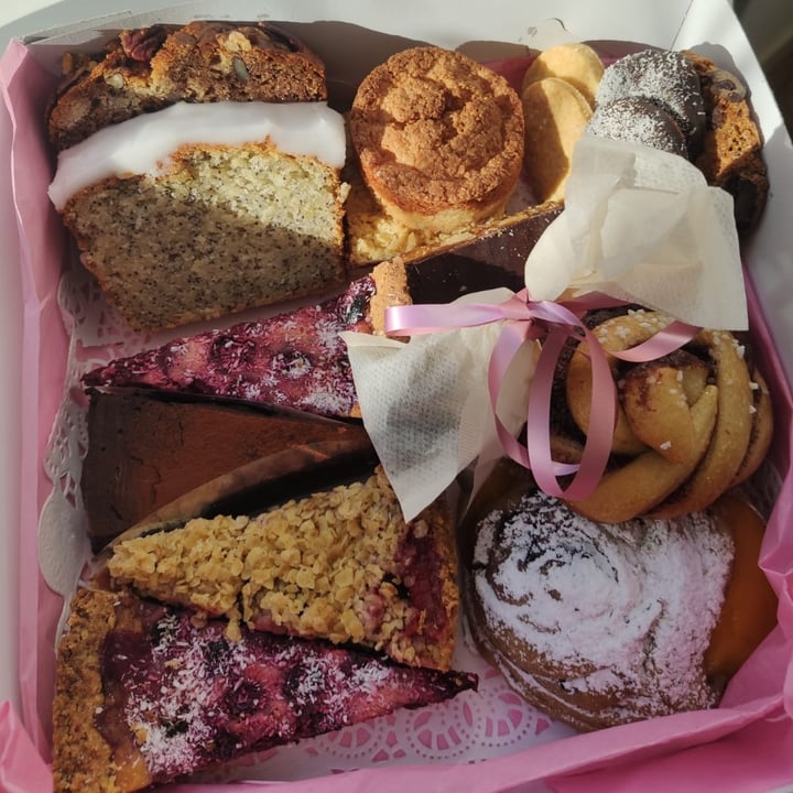 photo of KLUTS koffie & vegan bakkerij Surprisebox shared by @savdes on  15 May 2021 - review
