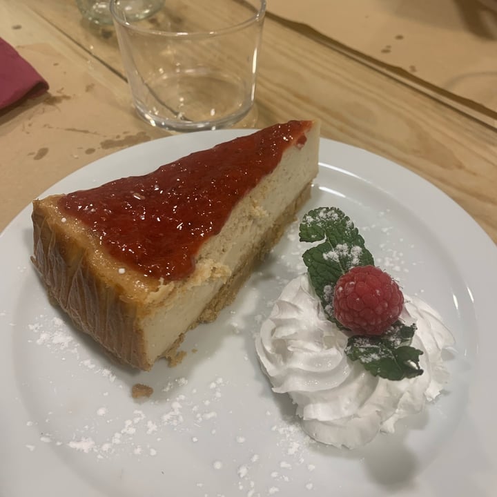 photo of Dolce Pizza y Los Veganos Cheescake shared by @helenpfuertes on  06 Feb 2022 - review