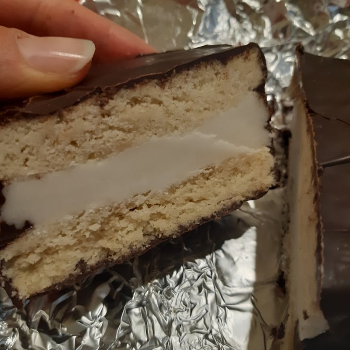 photo of Museum Cakes Vegan Alfajor de limón shared by @melisatrucci on  26 Jan 2021 - review