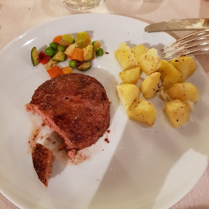 photo of Ristorante Da Gigetto Hamburger vegetale con Contorni shared by @martitubi on  17 Sep 2022 - review