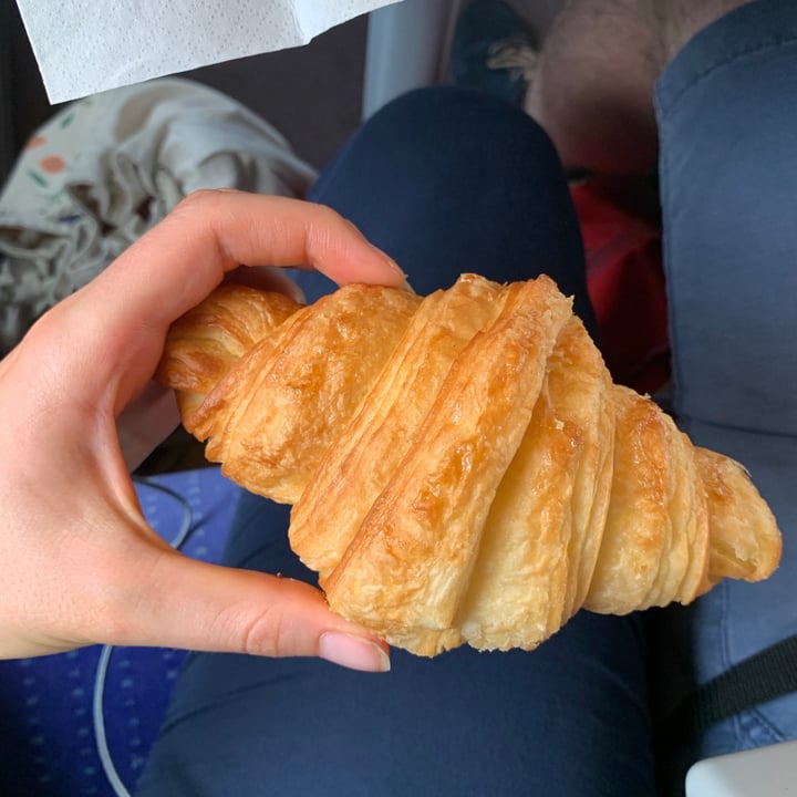 photo of VG Pâtisserie - Pâtisserie Végétale Croissant shared by @giobarale on  29 Jul 2020 - review