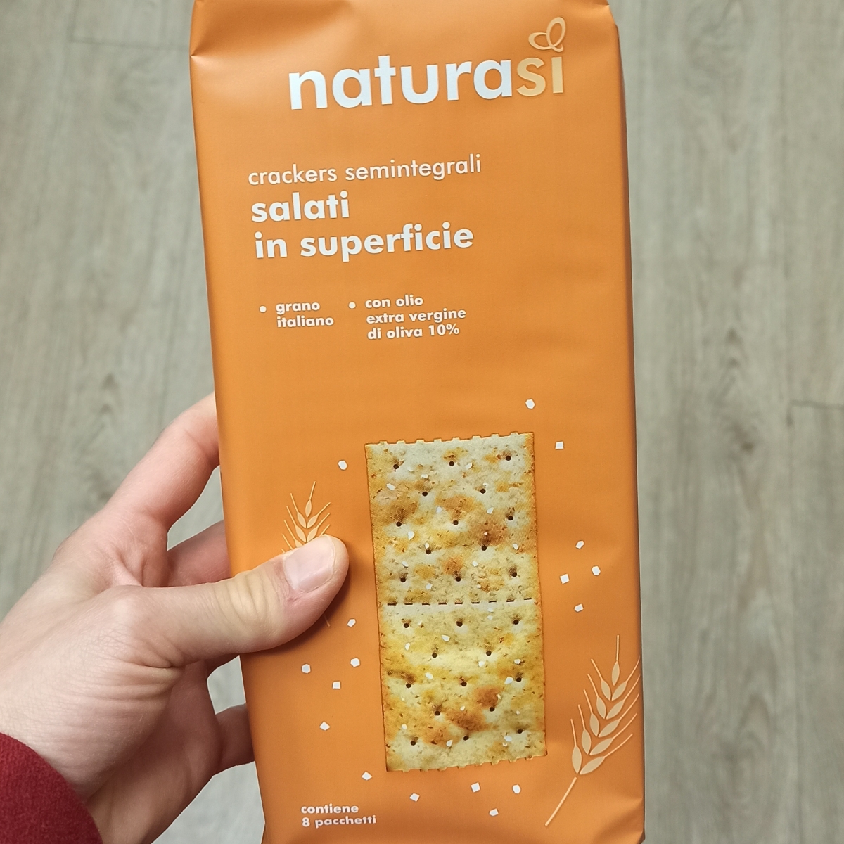crackers-semintegrali-salati-in-superficie-from-natura-s-vegan
