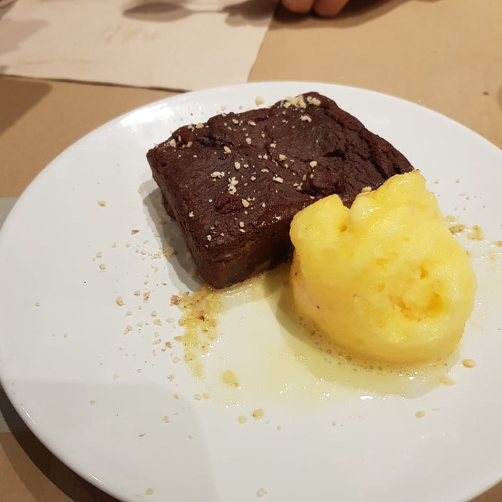 photo of Restaurante Vegetariano Fang i Aram Brownie De Boniato Con Helado De Mango shared by @ixb on  13 Sep 2021 - review