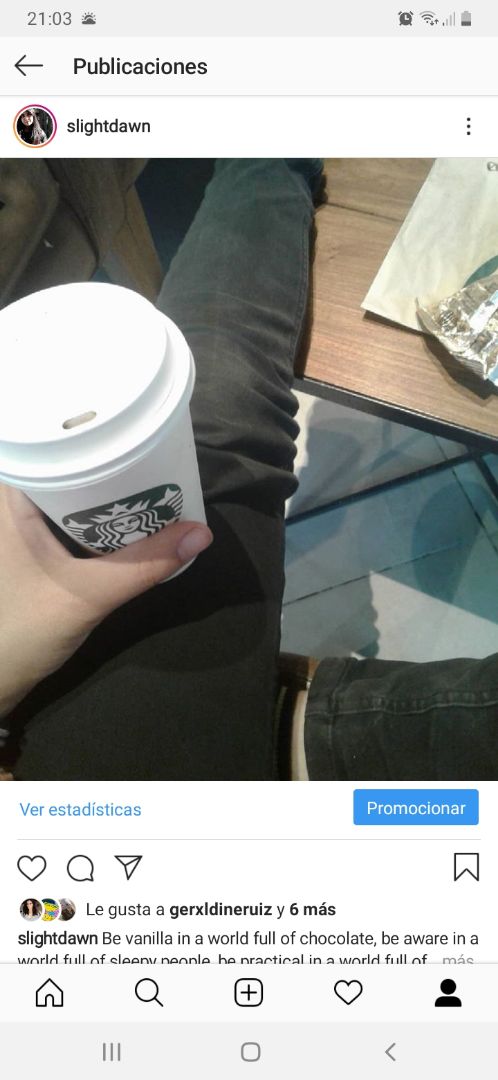 photo of Starbucks Almond Vainilla Latte shared by @tales on  30 Oct 2019 - review