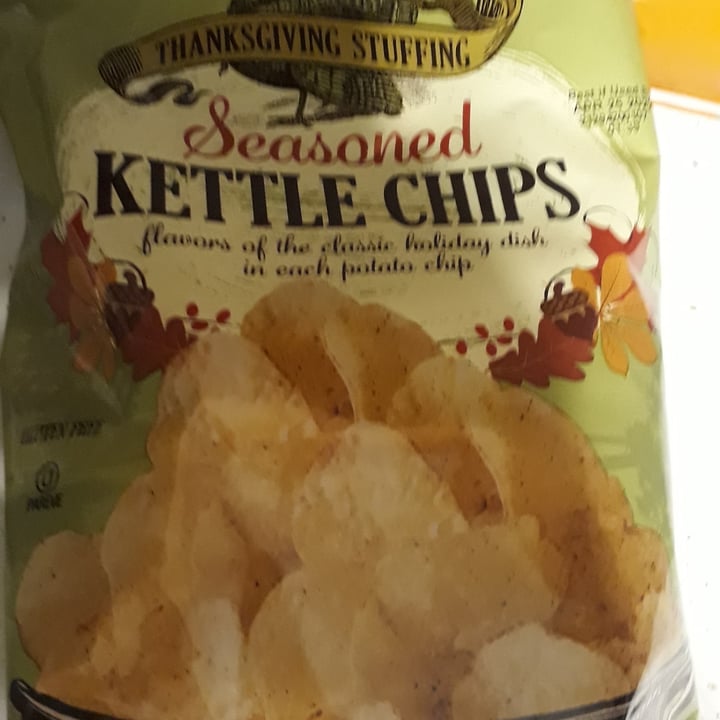 photo of Trader Joe's Thanksgiving Stuffing Kettle Chips shared by @m5giora on  20 Nov 2021 - review