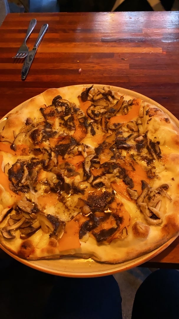 photo of Blu Bar Pizza De Trufa Y Setas shared by @linabcn on  30 Nov 2019 - review