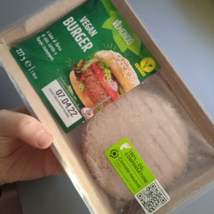 review photo of Vemondo Vegan Burger a base di farina di soia, carote e funghi champignon shared by @enjoymichela on 12 Apr 2022 - review