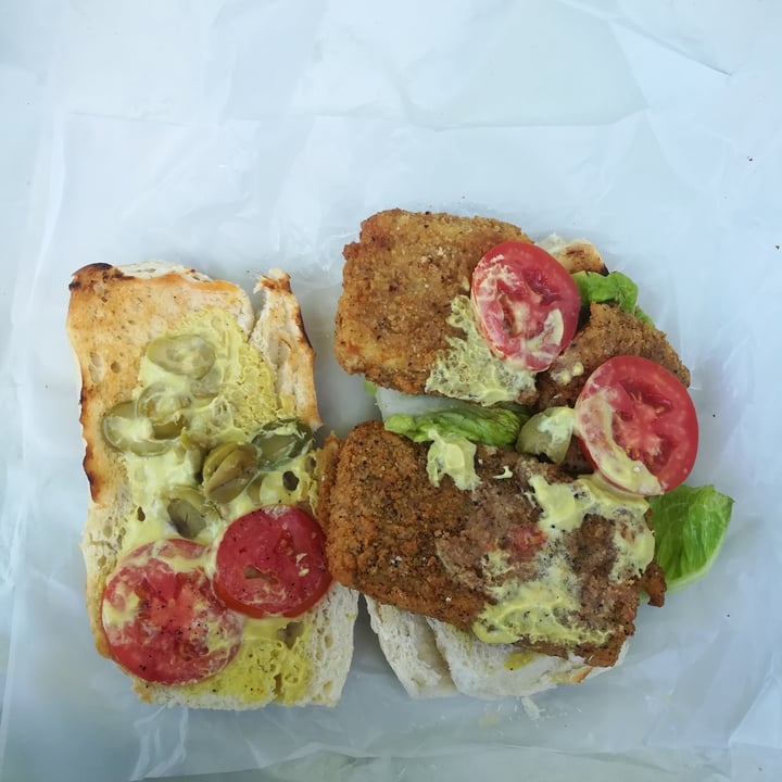 photo of Loving Hut Microcentro Tofu sandwich shared by @juliastepanenko on  13 Nov 2020 - review