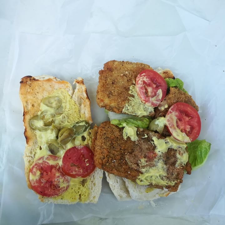 review photo of Loving Hut Microcentro Tofu sandwich shared by @juliastepanenko on 13 Nov 2020 - review