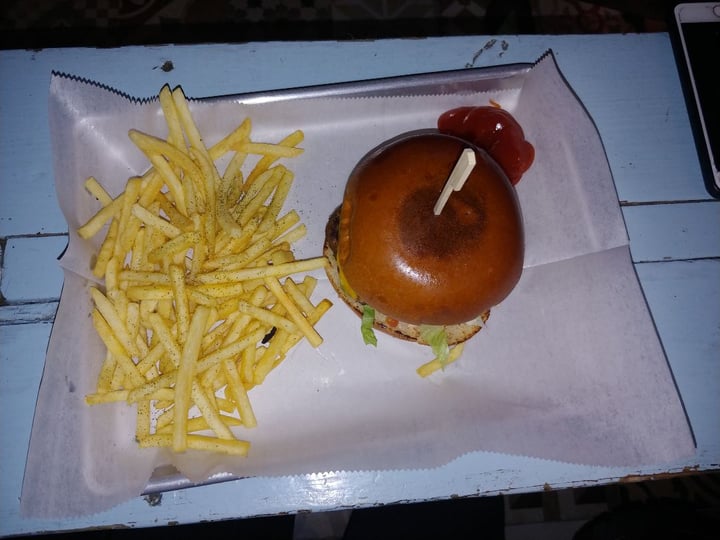 photo of Rainbow Rainburger shared by @tomer18 on  07 Jan 2020 - review