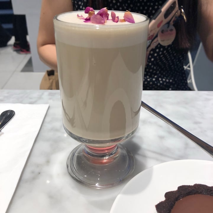 photo of Lady M Orchard Central Creme De La Rose shared by @mt on  15 Sep 2020 - review
