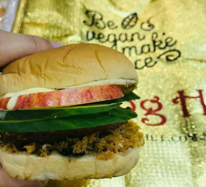 review photo of Loving Hut Nomoo Burger shared by @pumpkincrush on 05 Jun 2019 - review