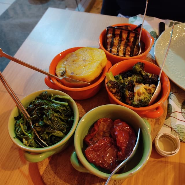 菜肴“Coccetti con verdure di stagione”的照片