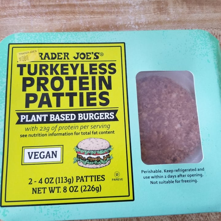photo of Trader Joe's Turkeyless Protein Patties shared by @meyathehappyvegan on  14 Aug 2020 - review