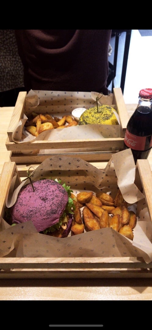 photo of Flower Burger Roma Cherry Bomb shared by @siriaq on  17 Feb 2020 - review