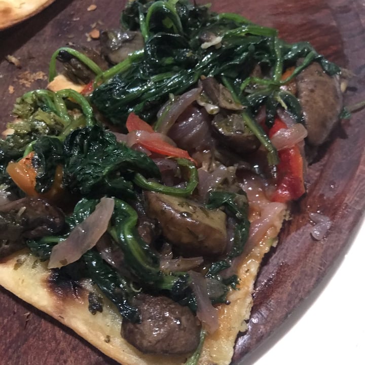 photo of 1893 Pizza con vegetales sin muzzarella shared by @julyenciso on  28 Dec 2021 - review