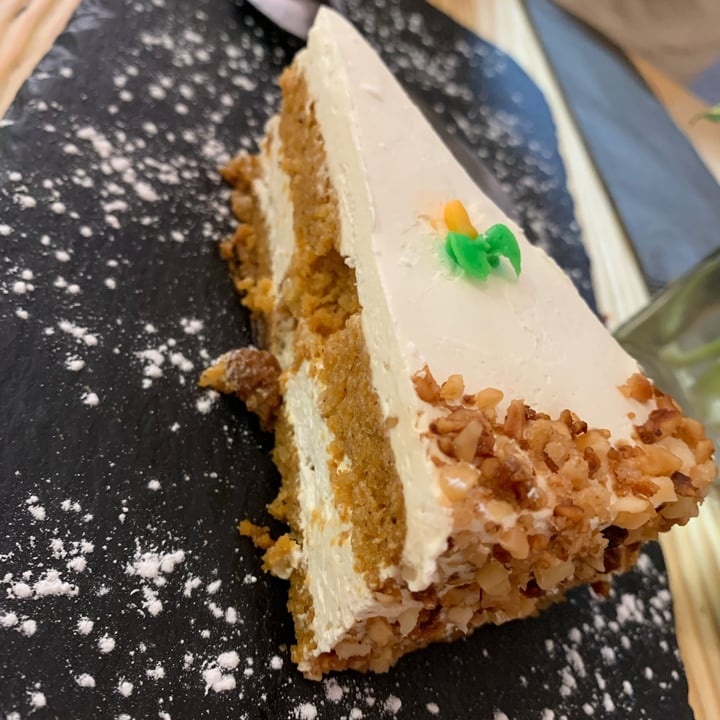 review photo of Pura Vida Vegan Bar (Santa y Pura) Tarta de zanahoria shared by @srta-marta on 26 Apr 2022 - review