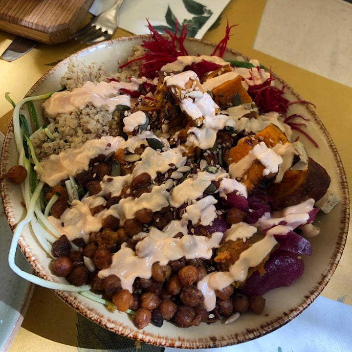 photo of Shake Café Vegan Bowl shared by @vioveg on  17 Aug 2021 - review