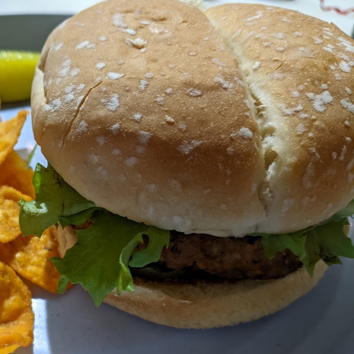 photo of Gardein Ultimate Black Bean Burger shared by @caseyveganforlife on  10 Feb 2022 - review
