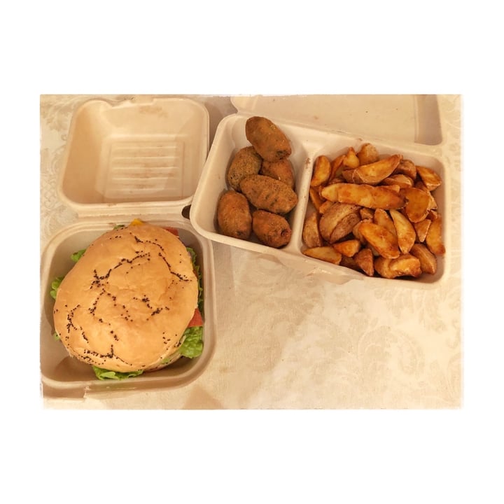 photo of Veggie Burger Beyond Burguer shared by @myveglife on  28 Feb 2020 - review