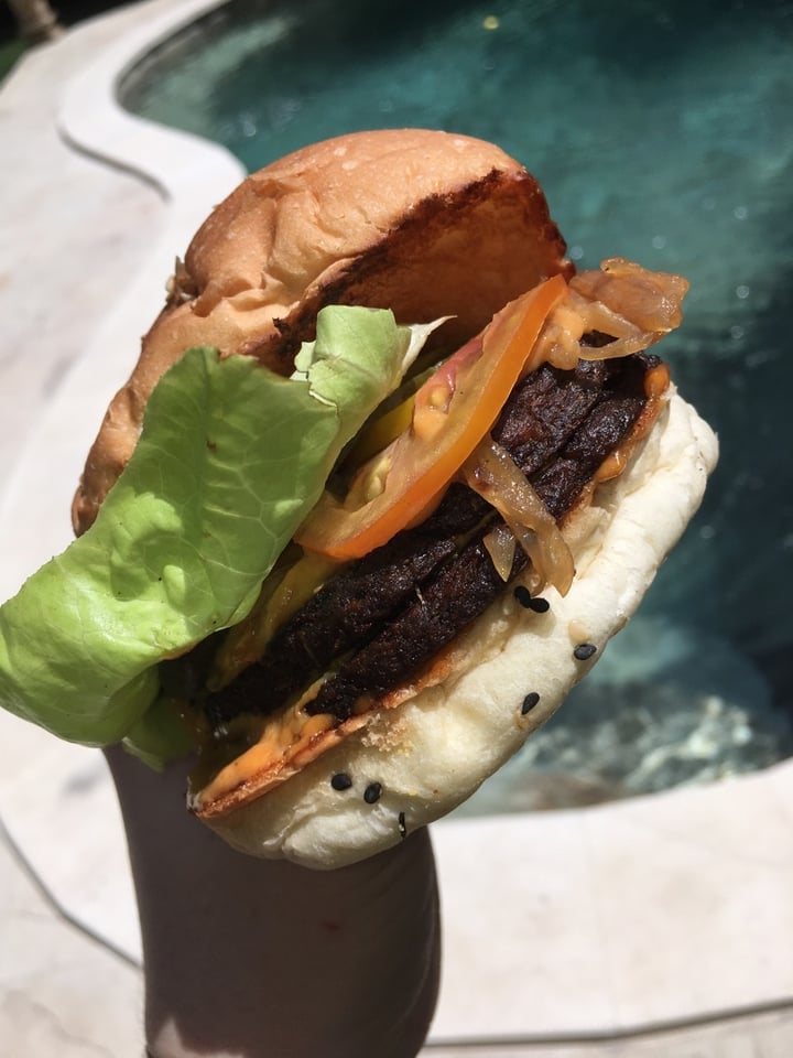 review photo of Plant Cartel Double please burger shared by @shyafira on 22 Dec 2019 - review