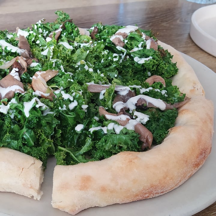 photo of Mudrá pizza de girgola y kale trufado shared by @cynzacu on  15 May 2022 - review