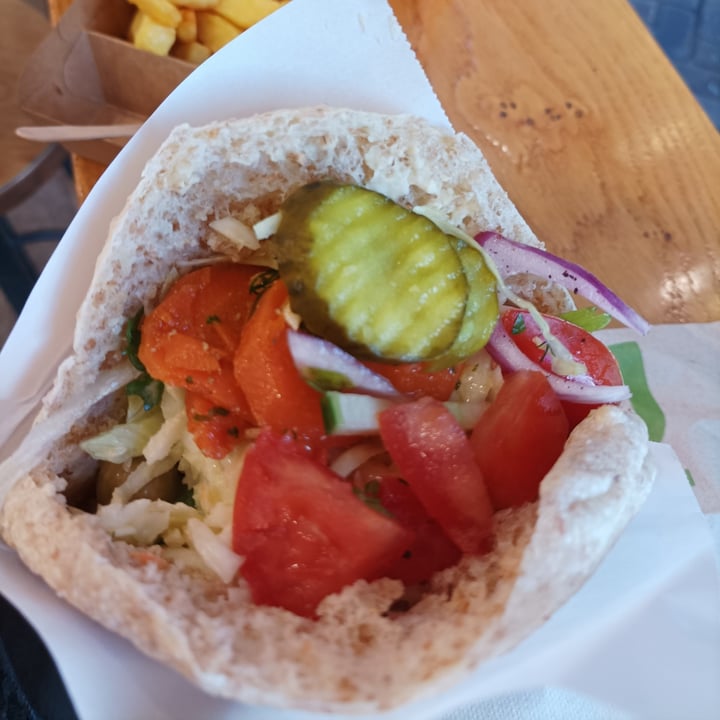 photo of Maoz panino con falafel e Verdure shared by @angelasif on  03 Dec 2022 - review