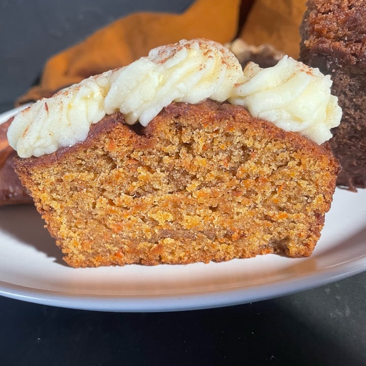 photo of The Hippie Bakery Carrot Cake shared by @naivoncake on  03 Oct 2021 - review